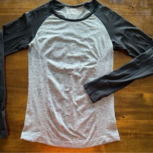 Victoria’s Secret VSX Sport Workout Long Sleeve Top Shirt M Gray Black Thumbhole